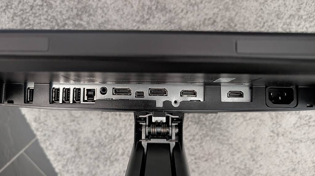 Monitor: 2x Dell UltraSharp U2415 Monitore – Usato da Lupsingen venduto da spam11 2