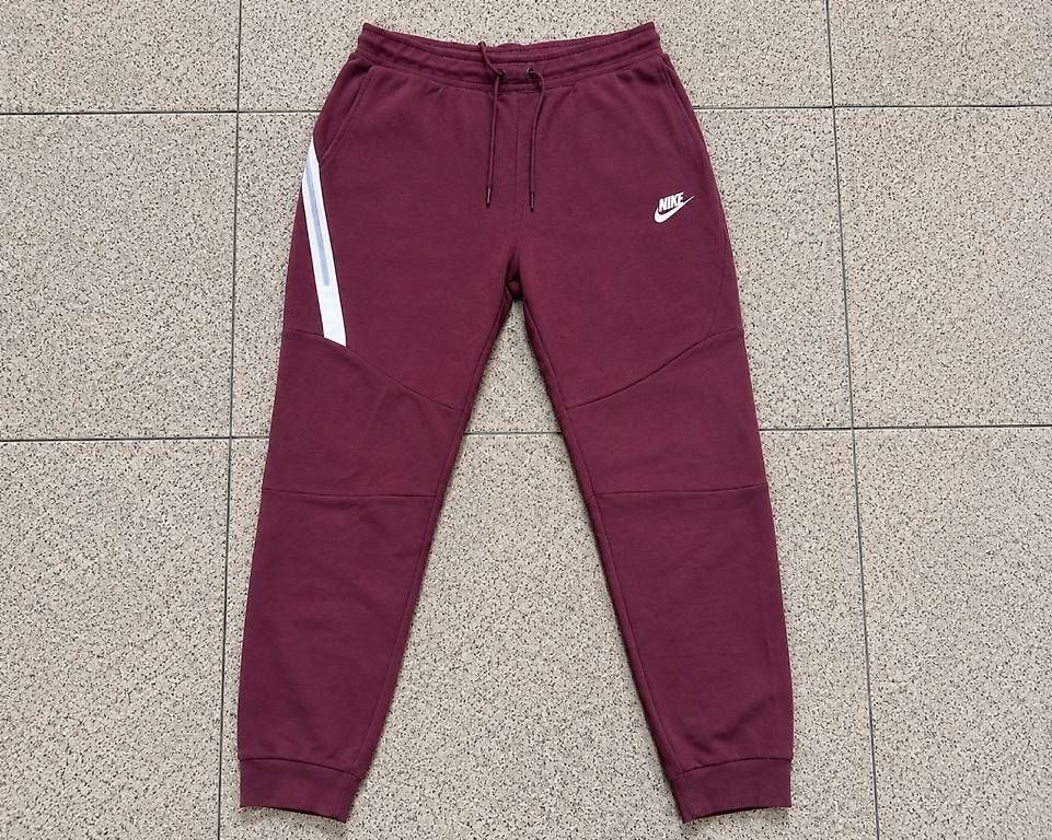 Pantalons: Nike tech Trainer – D'occasion à Basel par pau_s6pv