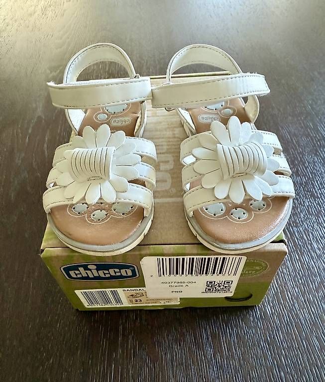 Scarpe per ragazze: Sandalen, Grösse 23 – Usato da Bottighofen venduto da Verkauf_TG 3