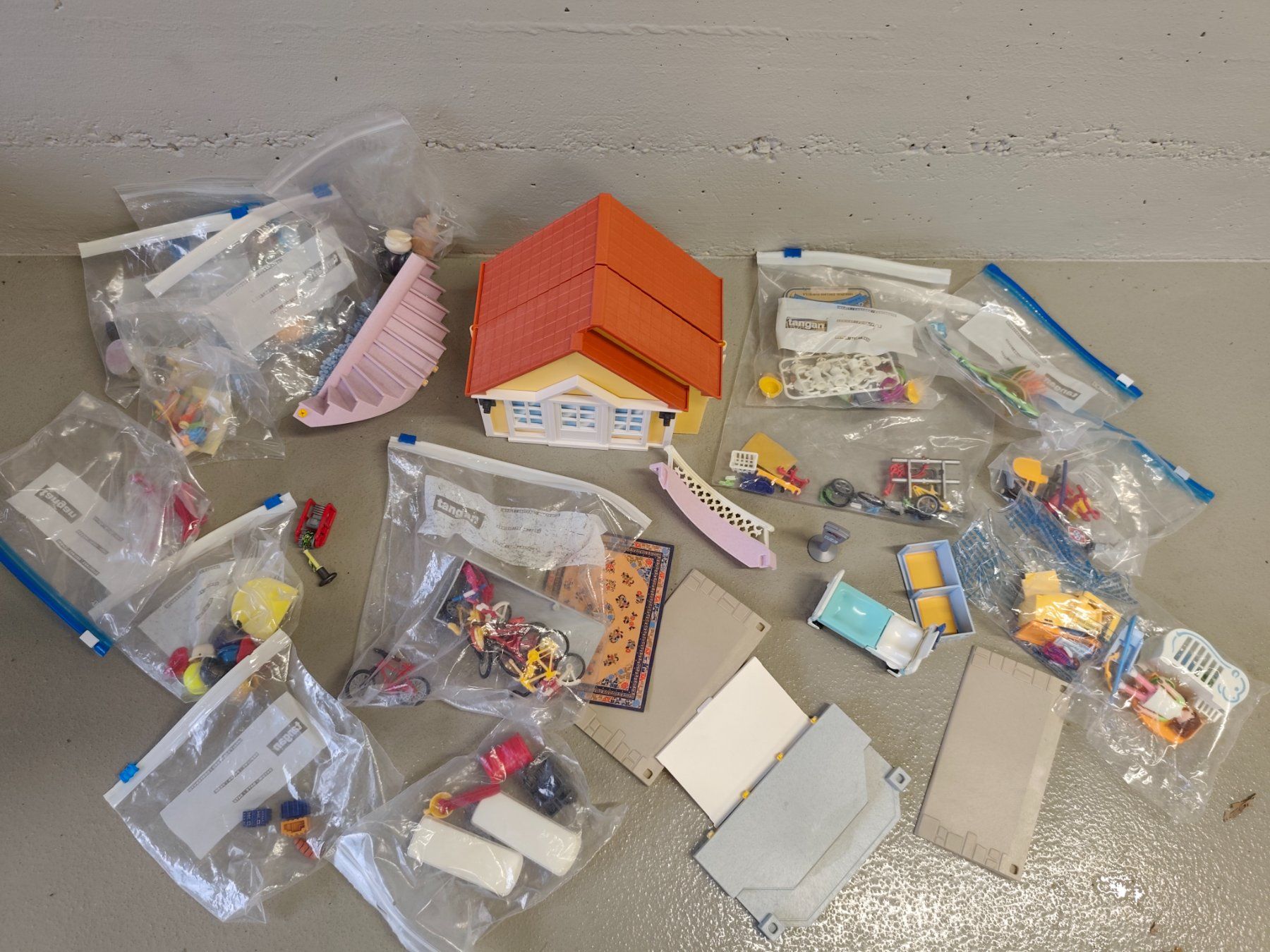 Playmobil Giocattoli: 1 Kiste Playmobil Lot Einzelteile – Usato da Oberkulm venduto da FairTreasures 4