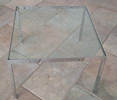2 quadratische Beistelltische Glas-Metall verchromt (60x60)