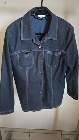 Damart Jeansjacke mit Knopfverschluss und aufgesetzten Tasch
