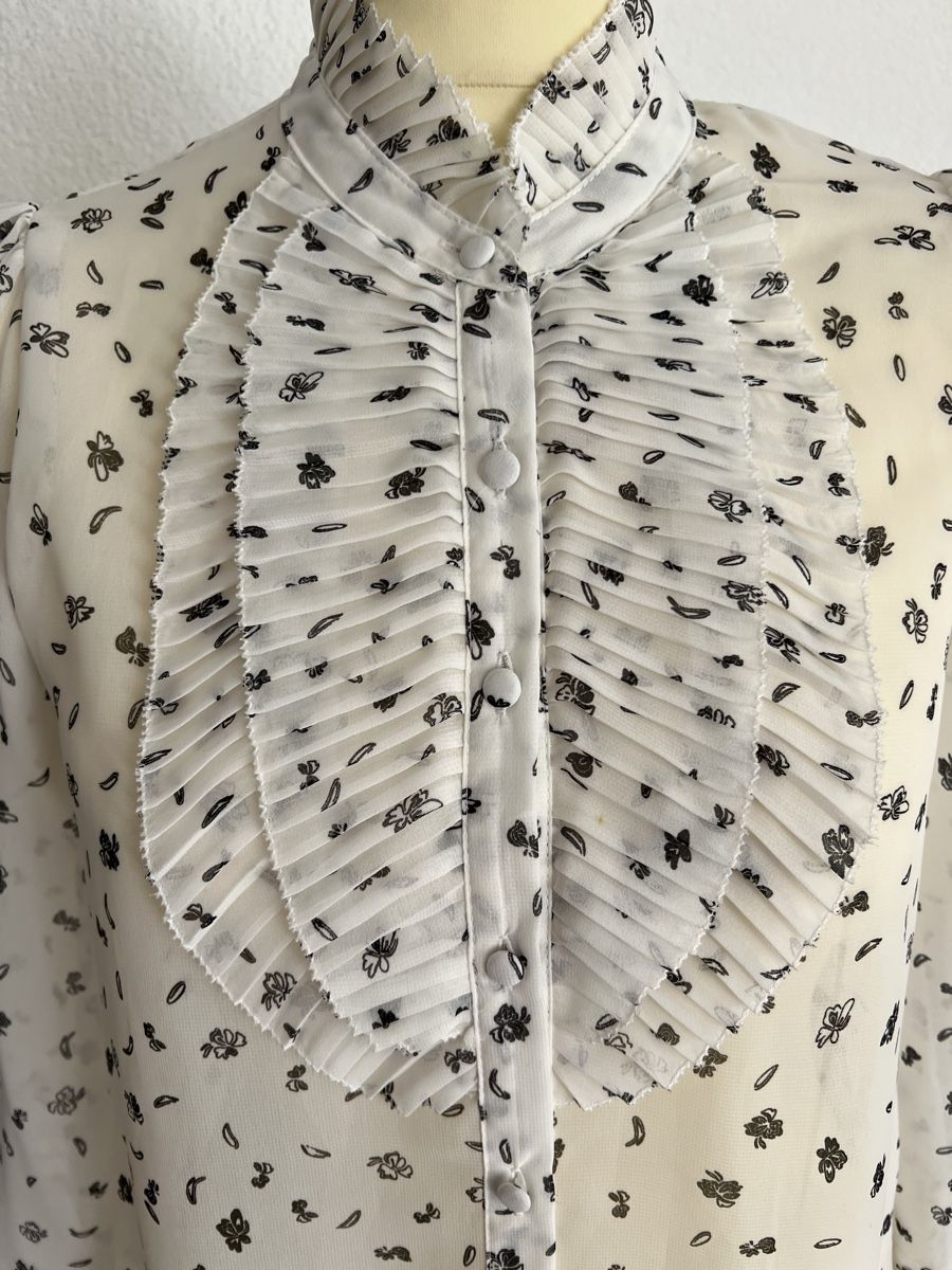 Zara Camicette: Zara Basic Bluse, Grösse XS, mit Rüschen. Neu – Nuovo (secondo la descrizione) da Luzern venduto da suhamadlun 1