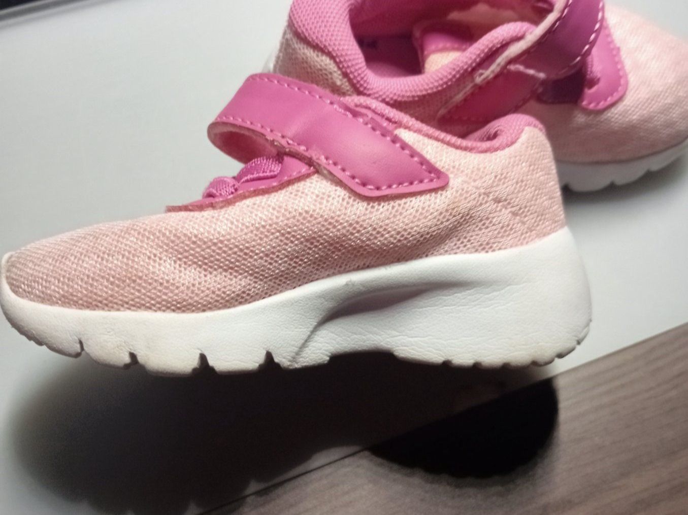 Chaussures garçon: Kinder Turnschuhe grösse 20 – D'occasion à Bilten par ale_8cyx 2