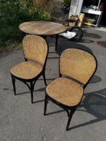 Deux chaises anciennes en bois/cannage, noires, mid-century