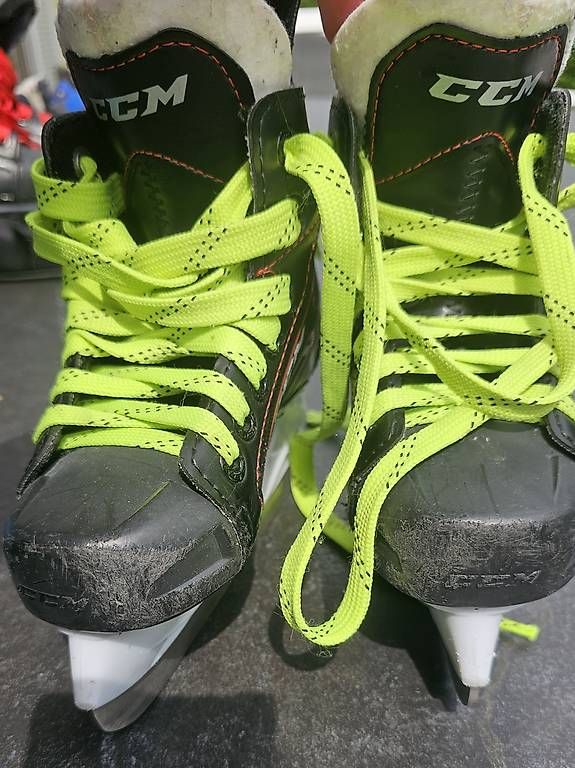 Pattini da ghiaccio: CCM JetSpeed FT340 Kinder-Eishockeyschlittschuhe Gr. 27  – Usato da Wabern venduto da alohri 1