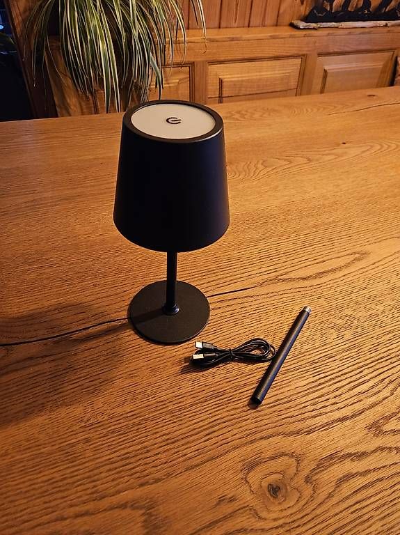 Lampade: Stehleuchte Nachttischlampe – Usato da Sisikon venduto da bryke 3
