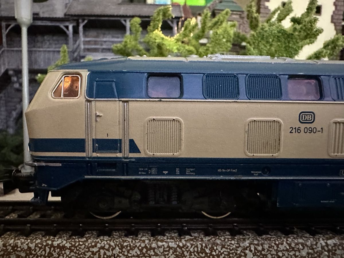 Märklin Modellini di ferrovie: Märklin 3074 DB BR 216 digital – Usato da Lupsingen venduto da New-Haven 1