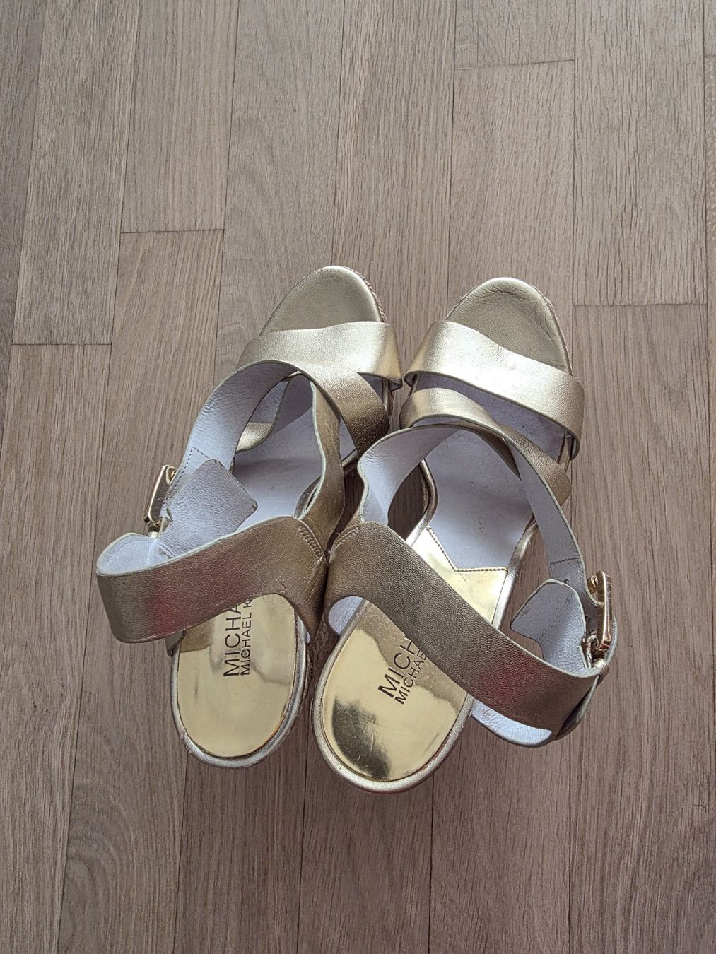 Michael Kors Damenschuhe: Sandales compensées Michael Kors dorées, état correct – Neu (gemäss Beschreibung) aus Lausanne von Marthe53 1