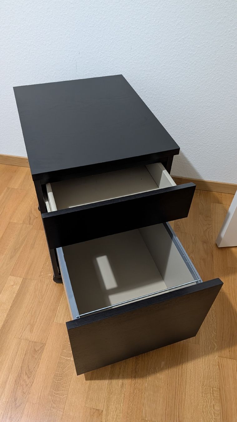 Ikea Banconi: Ikea MALM filing cabinet with rollers  – Usato da Riehen venduto da jan_mz8d 2