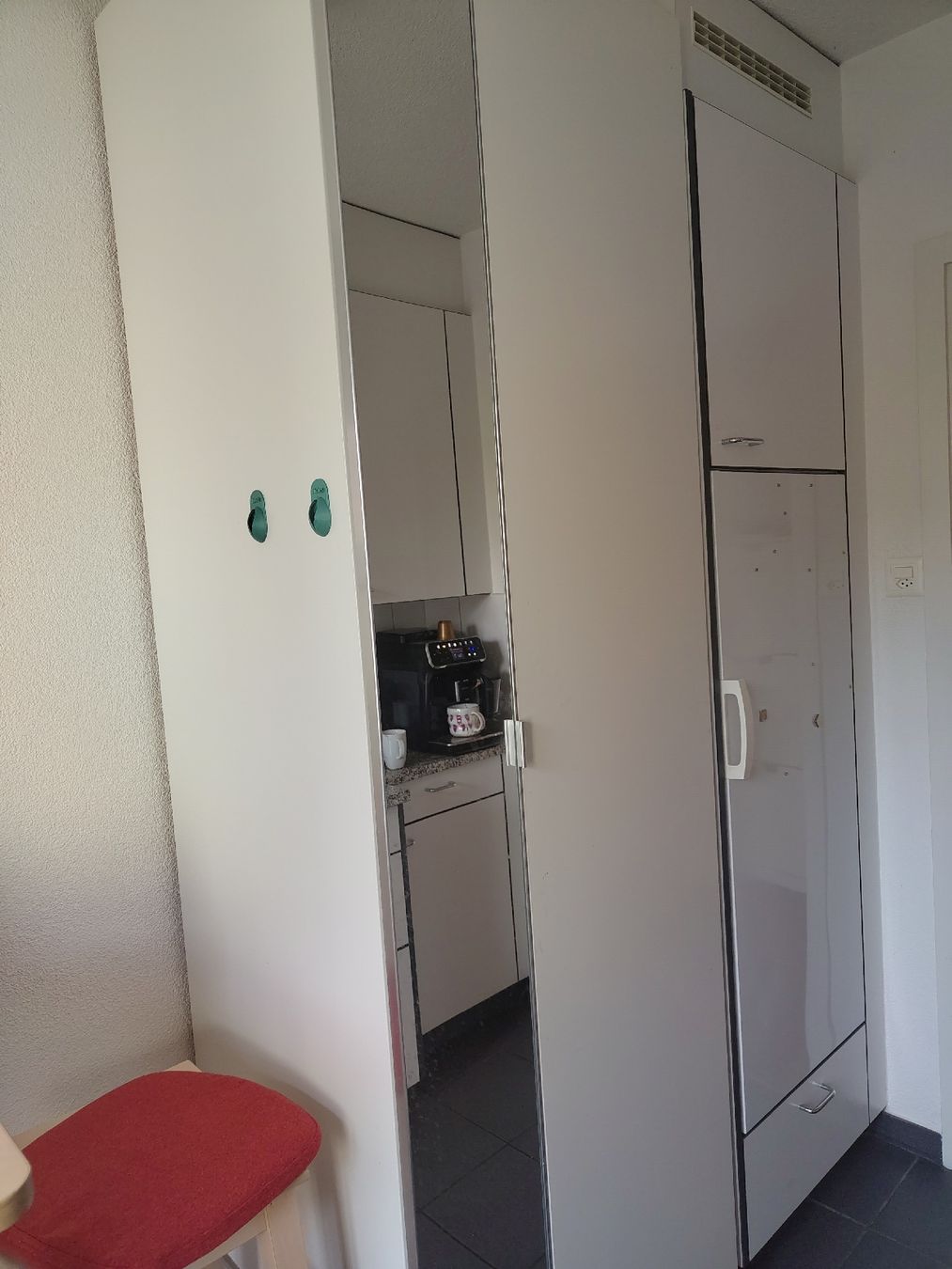 Ikea Schränke: Hoher Schrank Weiss mit Spiegel – Gebraucht aus Zürich von mar_f5d7