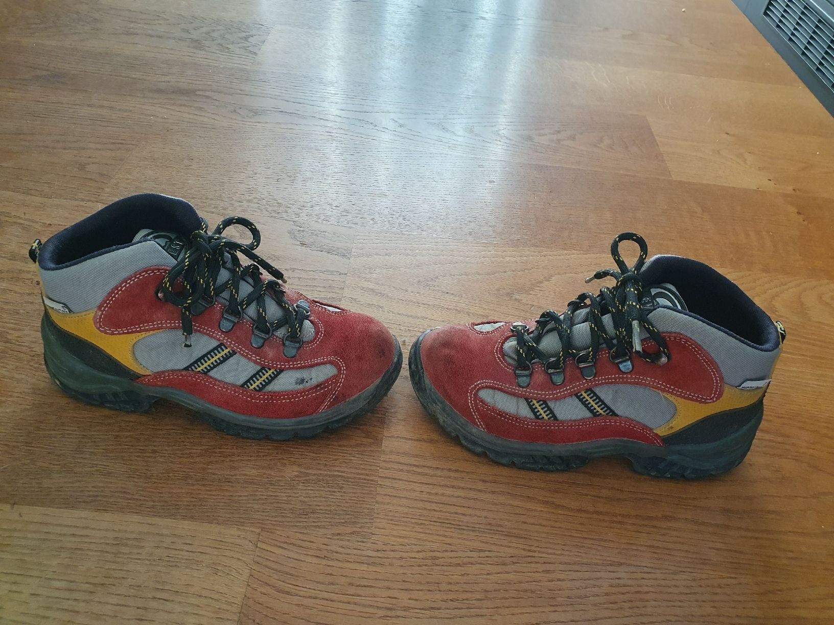 Scarpe da uomo: Wanderschuhe Gr. 35 – Usato da Villars-sur-Glâne venduto da richardette 2