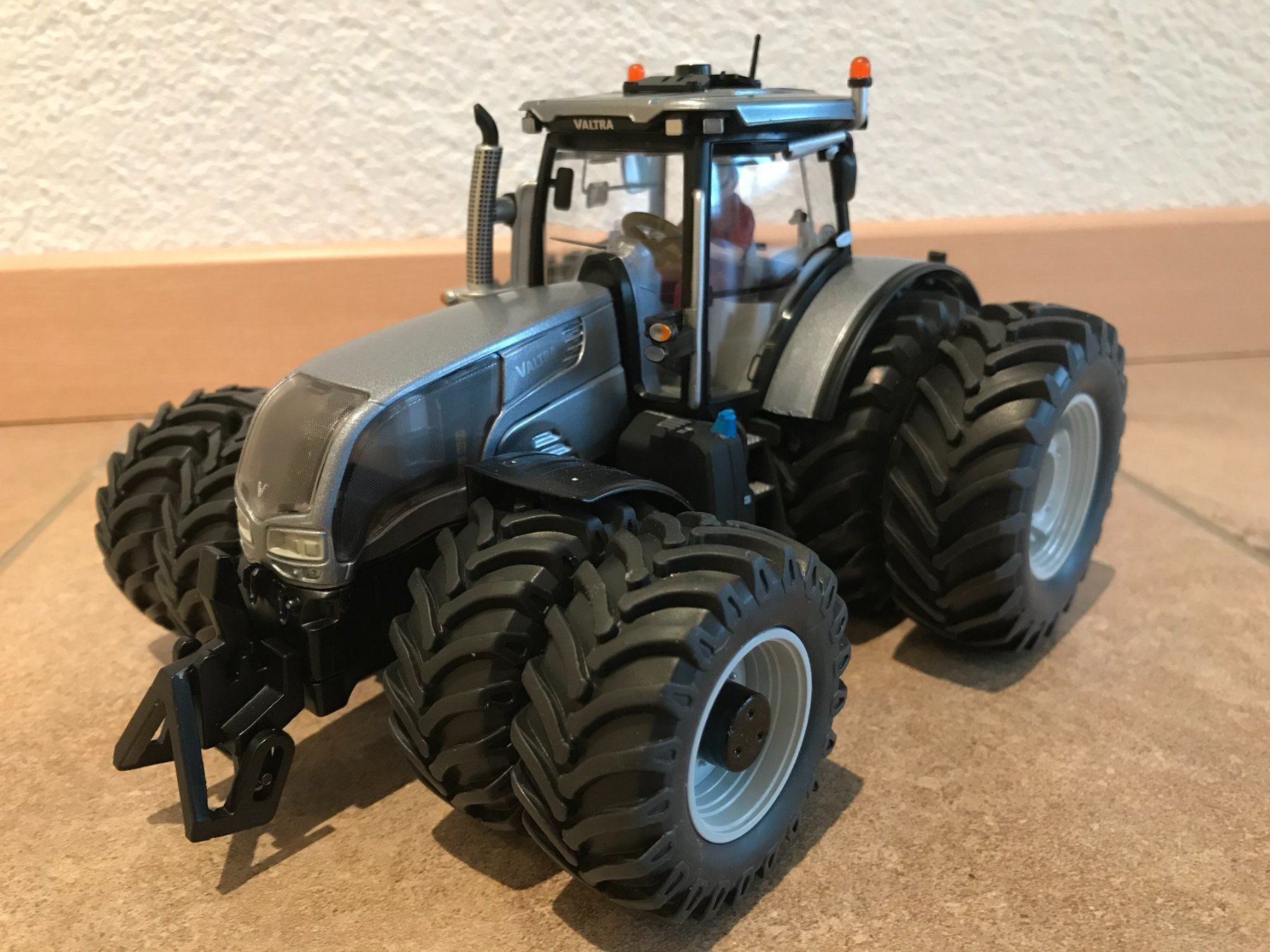 Valtra Trattori: SIKU Valtra S352 L.C.N 2018 – Nuovo e nell'imballaggio originale da Kreuzlingen venduto da Stefan1150 2