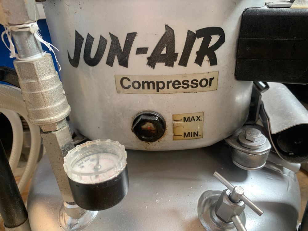 Compresseur silencieux JUN-AIR 6 - débit 32 l/min à 8 bar