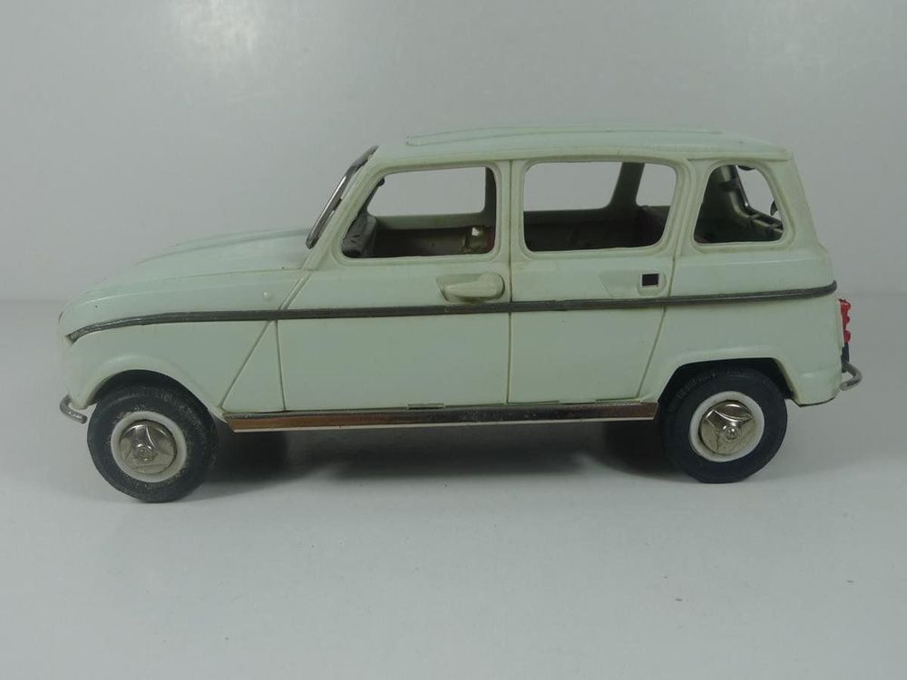 ANCIENNE VOITURE DE Collection Miniature. Renault 4l (1962) En Boîte