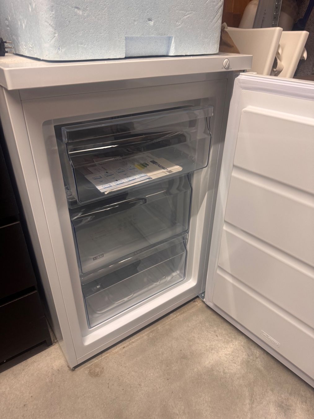 Bosch Congelatori: Gefrierschrank Bosch - Neu – Nuovo (secondo la descrizione) da Zürich venduto da sarah.dely