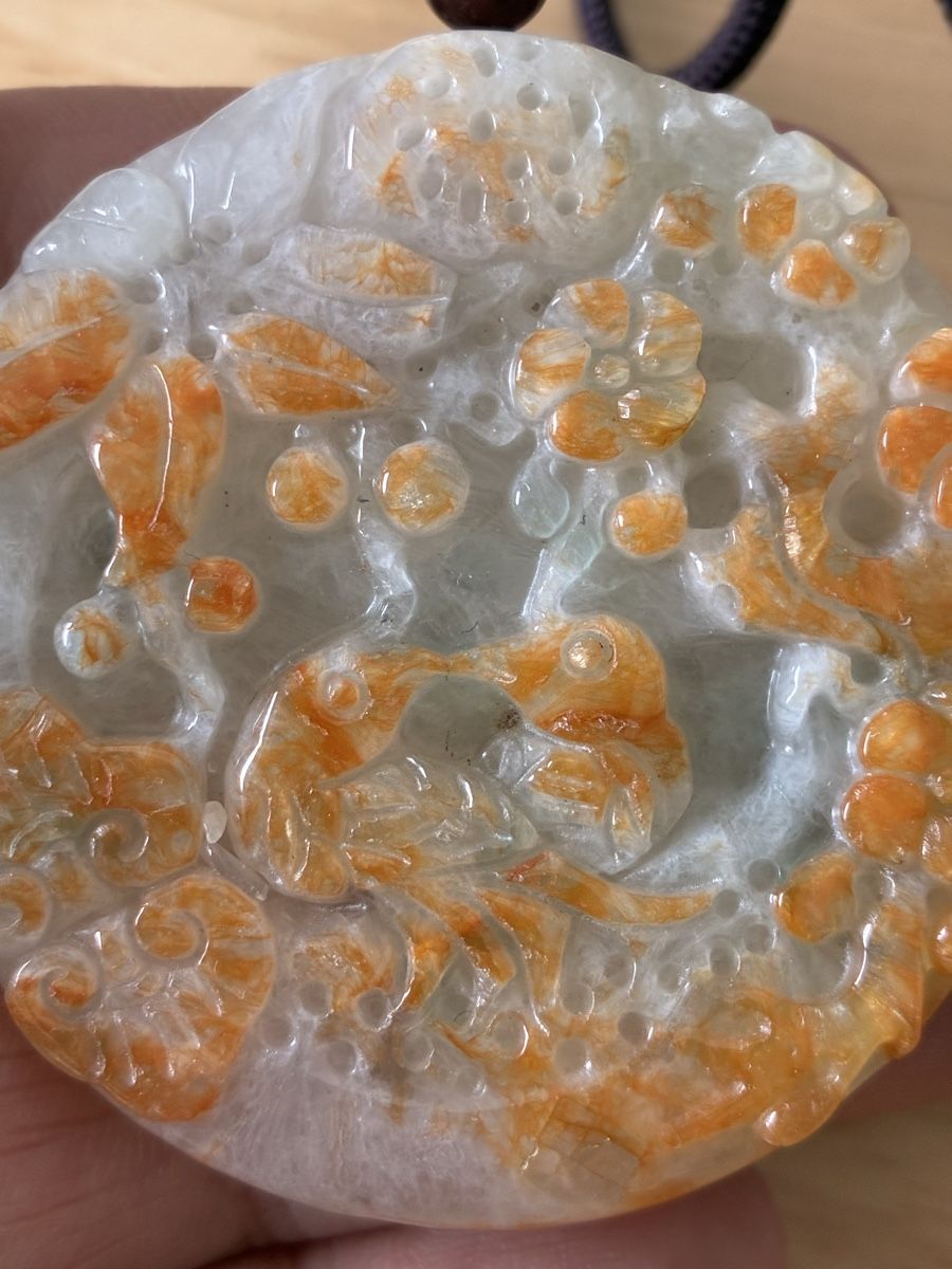 Statuette: Chinese jade pendentif fleur oiseaux – Nuovo e nell'imballaggio originale da St-Aubin-Sauges venduto da asianart 1