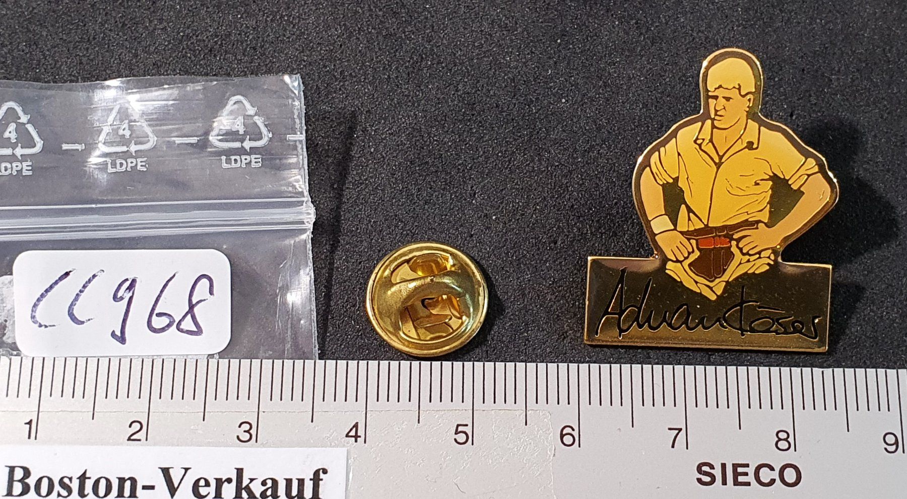 Placchette & Badge: CC968 - Pin Schwingen Adrian Käser  Nr. 009 – Usato da Reinach BL venduto da Boston-Verkauf 2
