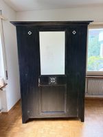 Wunderschöner Gothik Kleiderschrank mit Swarovski Kristallen
