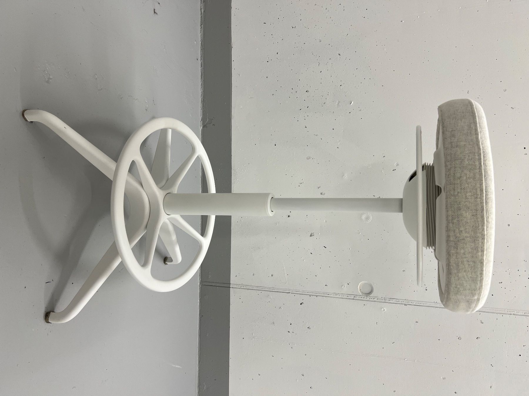 Sgabelli: IKEA Moderner Hocker weiss, Top Zustand, Sitzhocker Büro – Usato da Zürich venduto da Naama 1