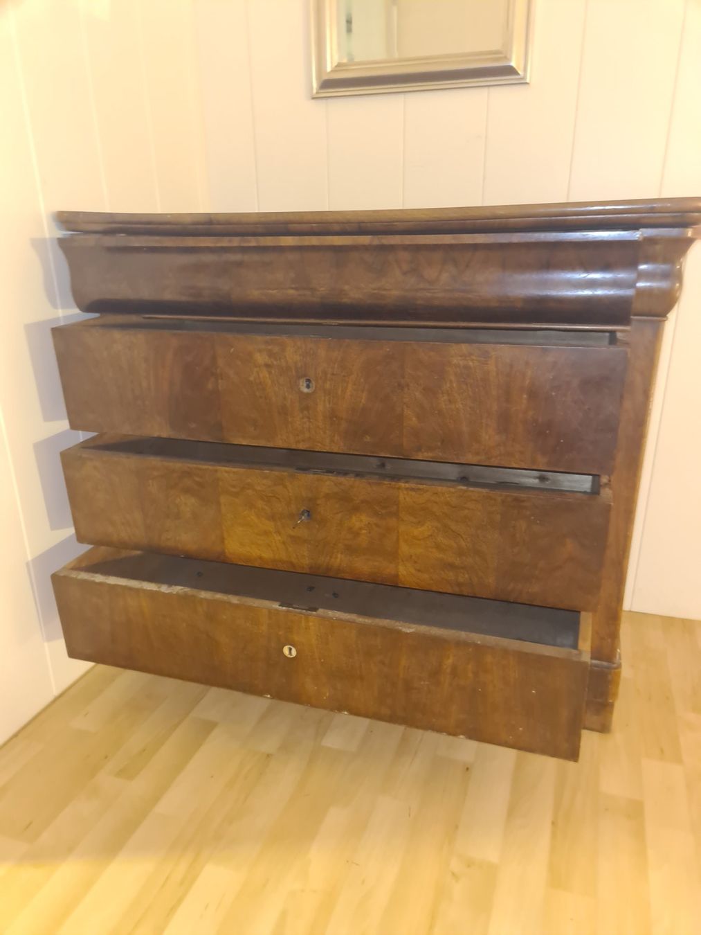 Cassettiere: Commode ancienne en bois massif avec clés authentiques! – Usato da Monthey venduto da 187-zeroo 2