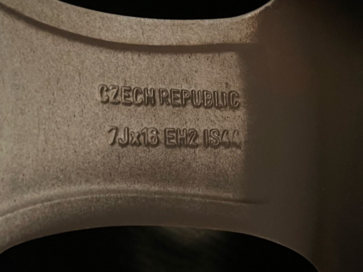 BMW Pneus & Kompletträder: BMW  Alufelgen 1er E81 E82 E87 E88 7jx16EH2 ET44 16 Zoll – Gebraucht aus Elsau von isidobrany09 7