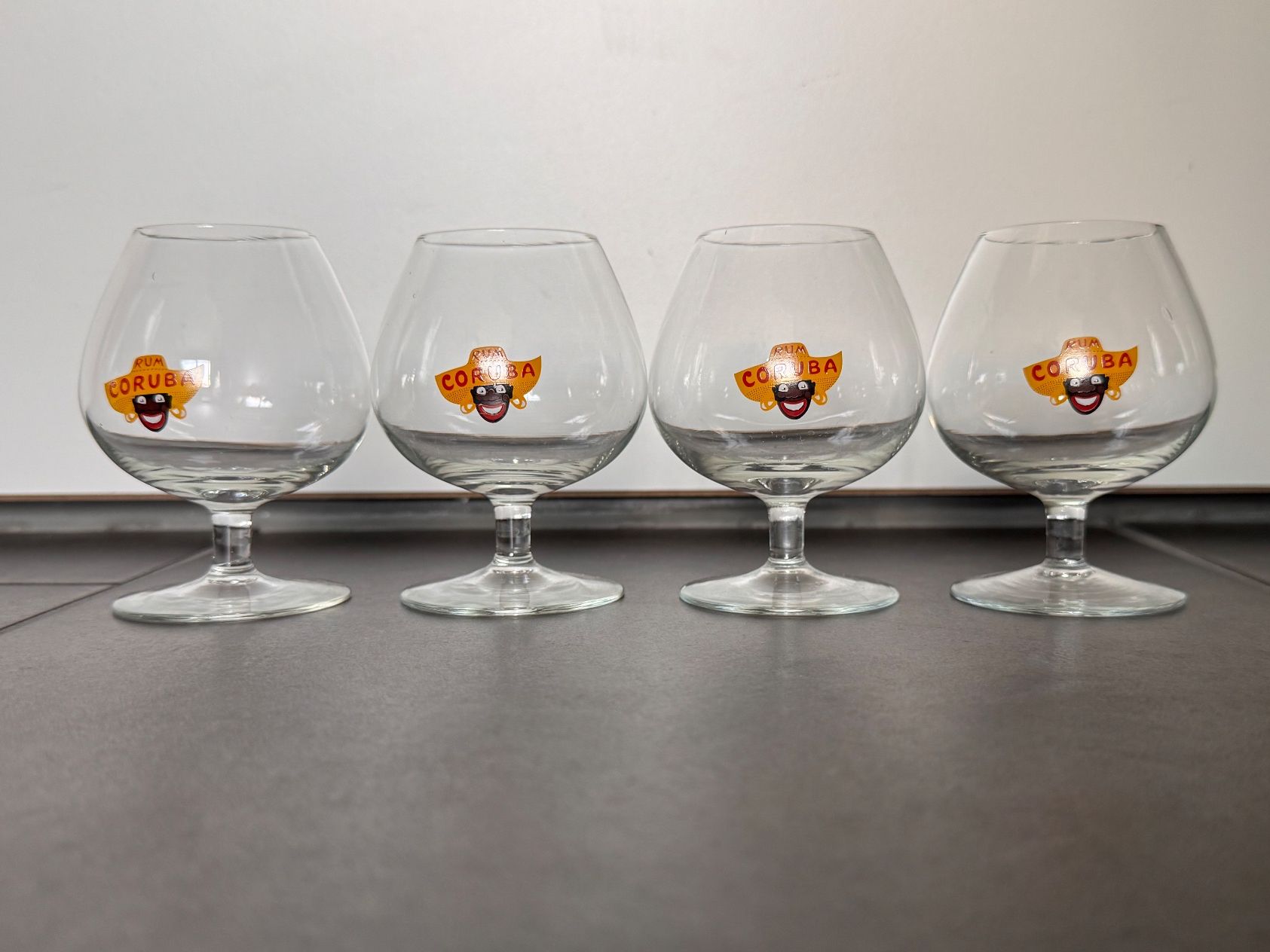 Verres: 4 Gläser Glas Rum Coruba selten – D'occasion à Rothrist par Fondgruebe