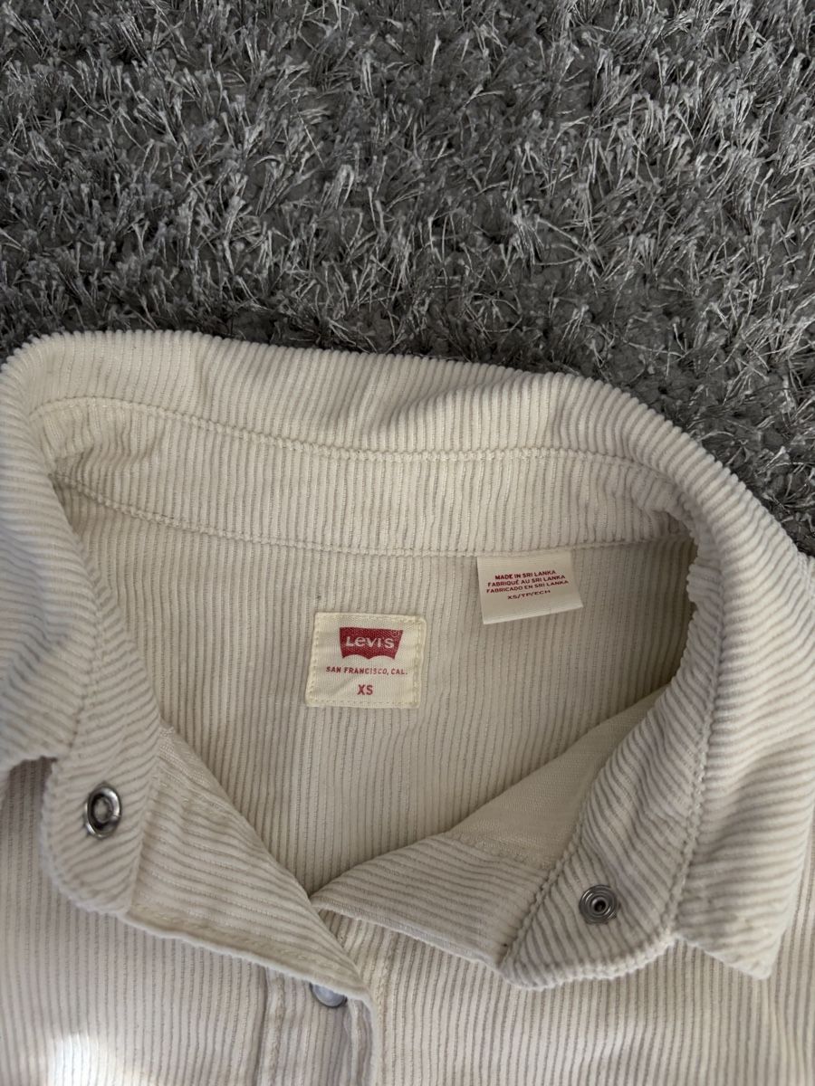 Levi's Hemden: Levi's Corduroy Shirt Beige – Gebraucht aus Brislach von edu_t6pq 2