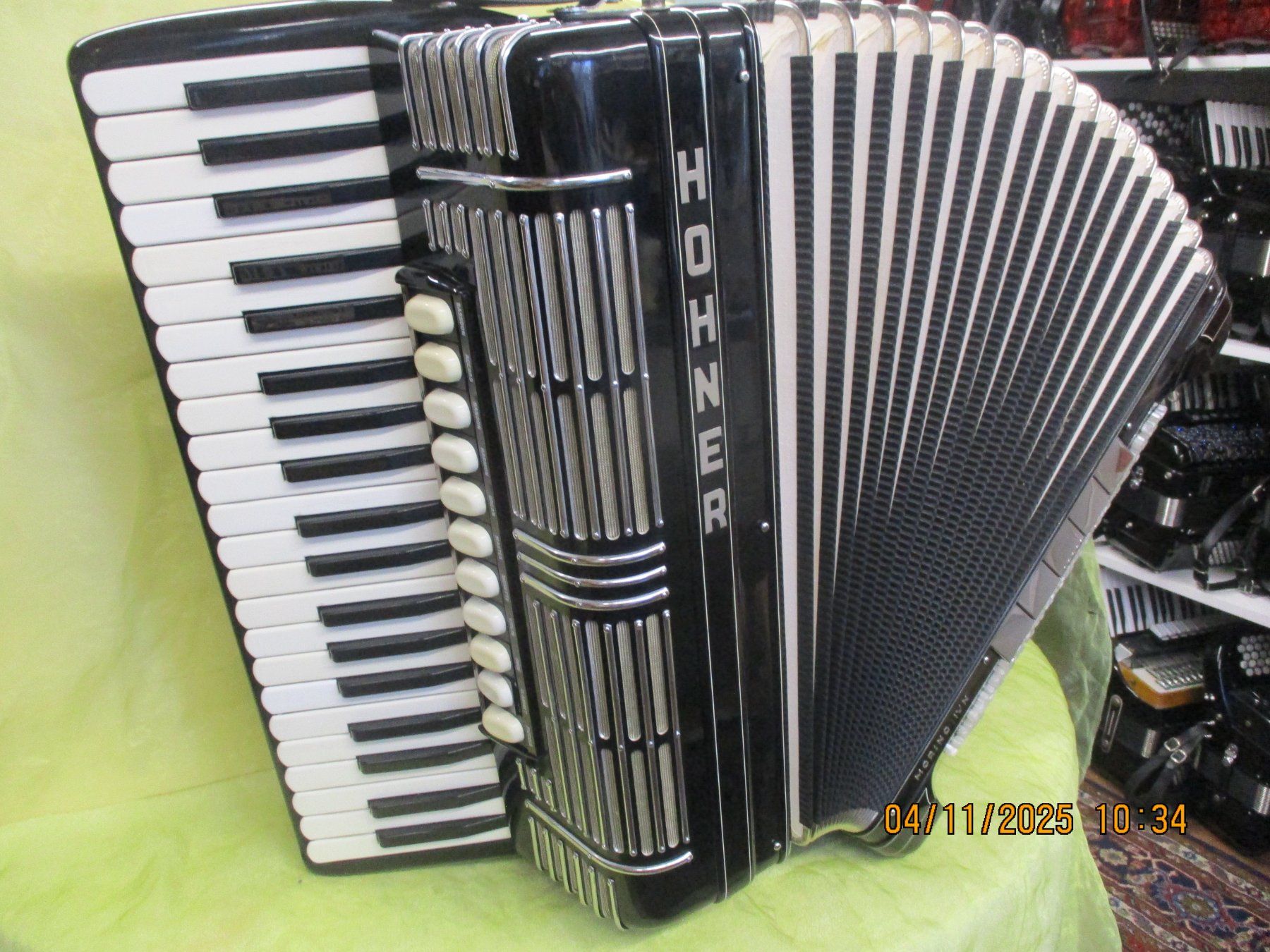 Hohner Strumenti musicali: Akkordeon Hohner Morino IV N – Usato da Jegenstorf venduto da Oktavio 2