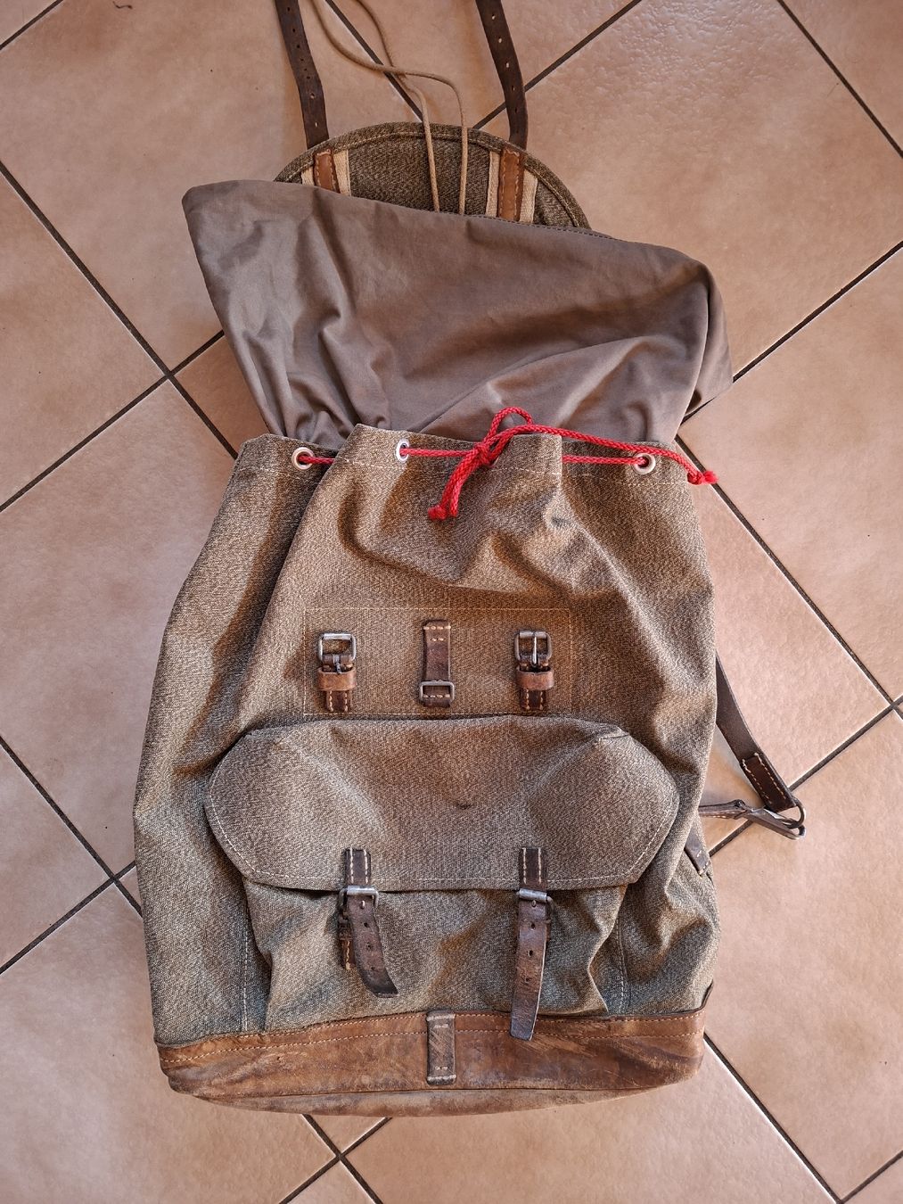 Armée suisse Sacs à dos: Schweizer Armee Militär Rucksack  – D'occasion à Schwanden Sigrisw par cadieux71 2