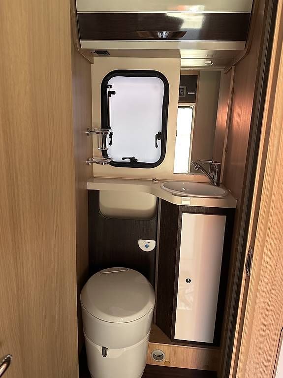 Mobilhome: Camper mansardato – Usato da Davesco-Soragno venduto da mic_9nn9 3