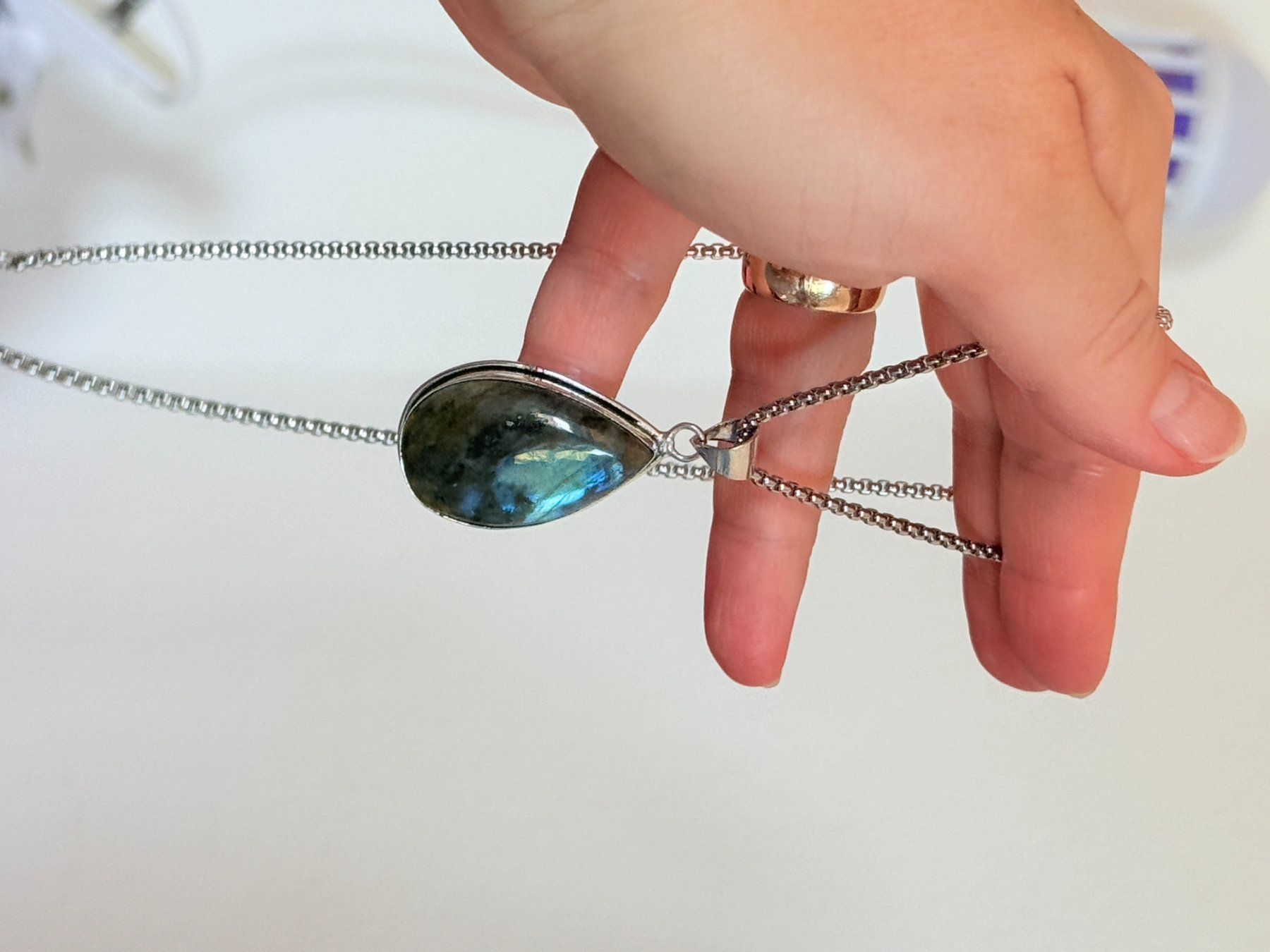 Catenine: Superbe pendentif Labradorite & chaîne – Nuovo e nell'imballaggio originale da Genève venduto da AWWA 8