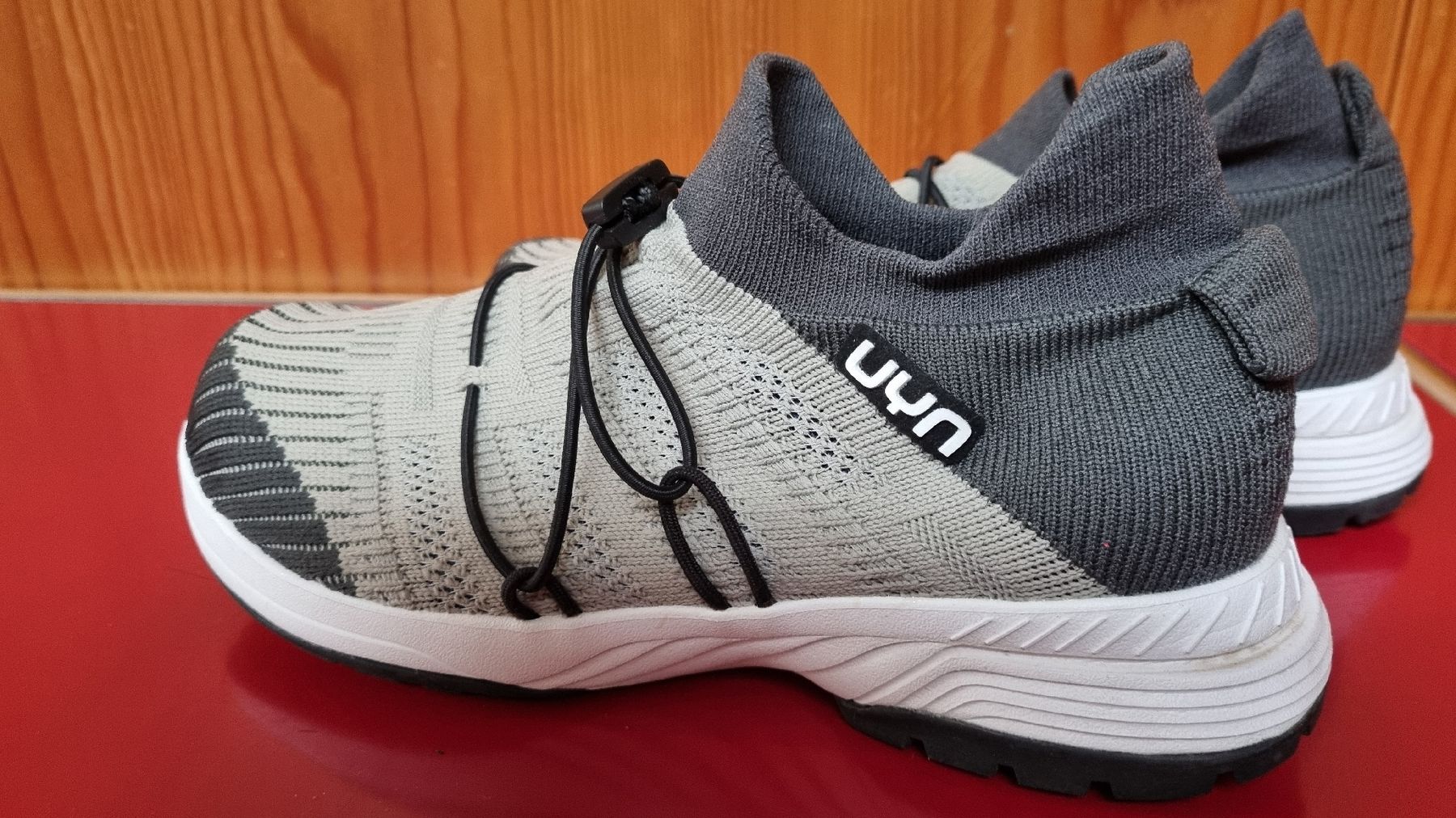 UYN Scarpe da donna: Baskets UYN, 39 – Usato da Hérémence venduto da capi96