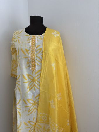 Sommerliches, gelbes Kleidset Grösse M, Neuwertig!