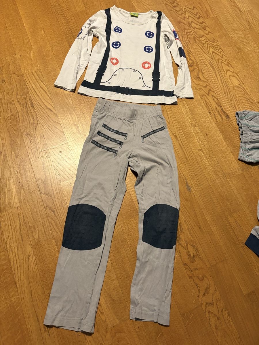 Pigiama & Simili: Pyjama, Knaben Gr. 122 / 128 – Usato da Beromünster venduto da msklef 2