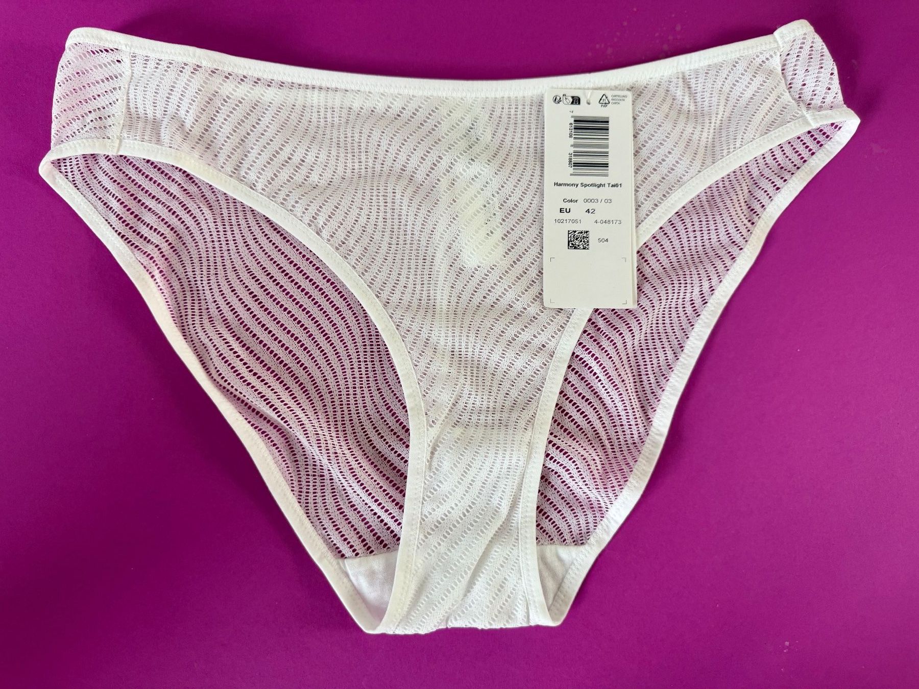 Triumph Sonstige Unterwäsche: TRIUMPH, Tai HARMONY SPOTLIGHT, Grösse 42, Farbe Weiss – Neu und originalverpackt aus Rudolfstetten von gst_g7xl