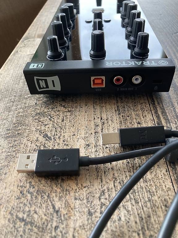 Console di mixaggio: Native Instruments Traktor Z1 – Usato da Oberlunkhofen venduto da smaug03 1