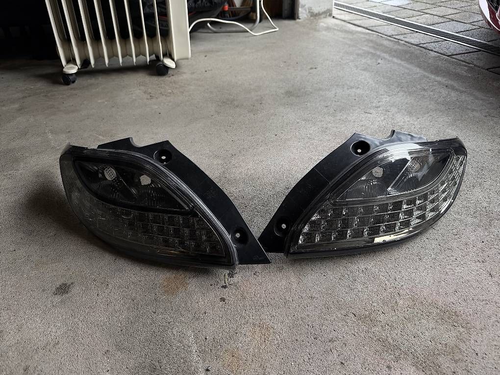 Phares: Mazda 2 Schwarze Rückleuchten  – D'occasion à Pfungen par fab_8fcw 1