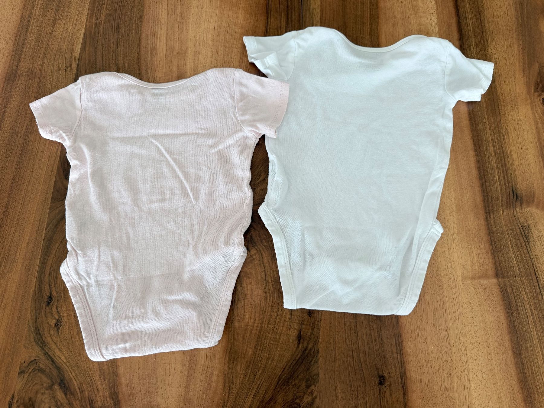 H&M Biancheria intima: 2 Kurzarm-Bodies, H&M, Grösse 74 – Usato da Haslen AI venduto da s176 4