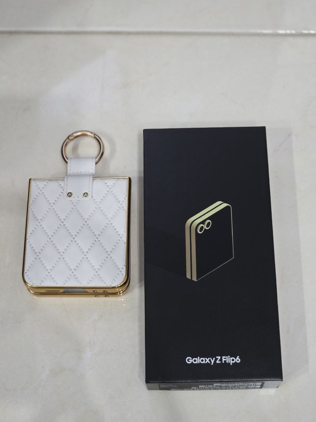 Samsung Handys / Smartphones: Samsung Z Flip 6 – Neu und originalverpackt aus Formangueires von fab_q6h8 8