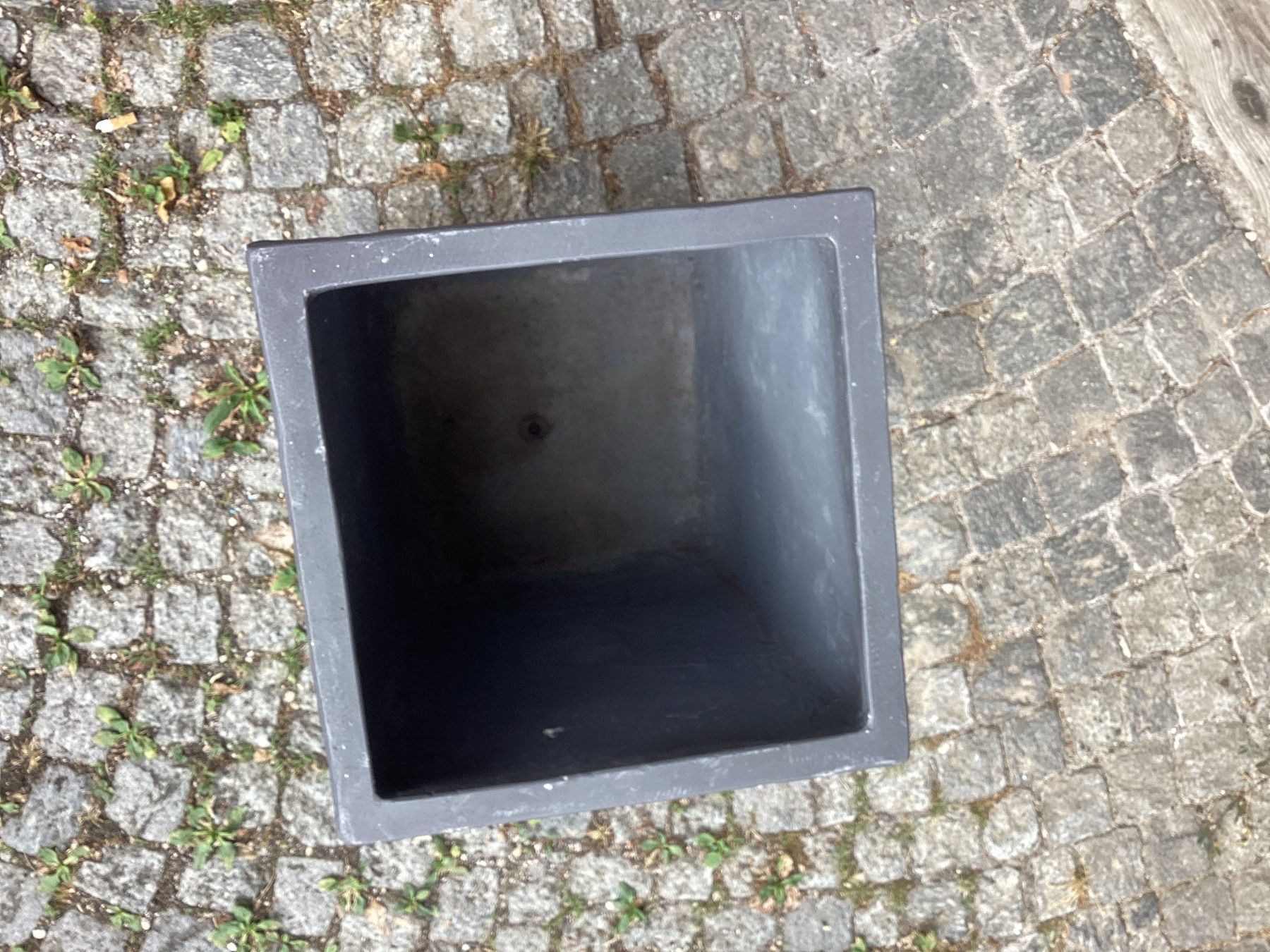 Vasi per fiori: Beau bac rectangulaire  anthracite, idéal int. Ou ext. – Usato da DELéMONT venduto da phi_nono