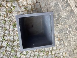 Beau bac rectangulaire  anthracite, idéal int. Ou ext.