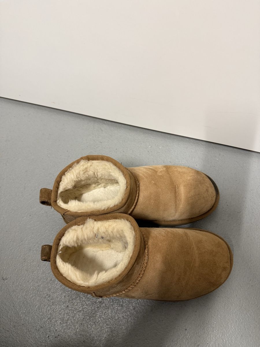 Ugg Chaussures femmes: UGG Classic Ultra Mini, Grösse 38 – D'occasion à Perlen par b.b10 2