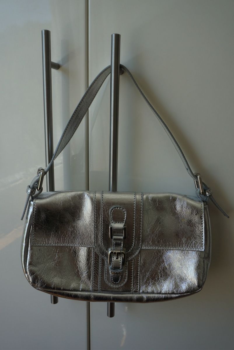 Taschen für Damen: Elegante  silberne Madleine Handtasche – Gebraucht aus Binningen von anggelinnaa