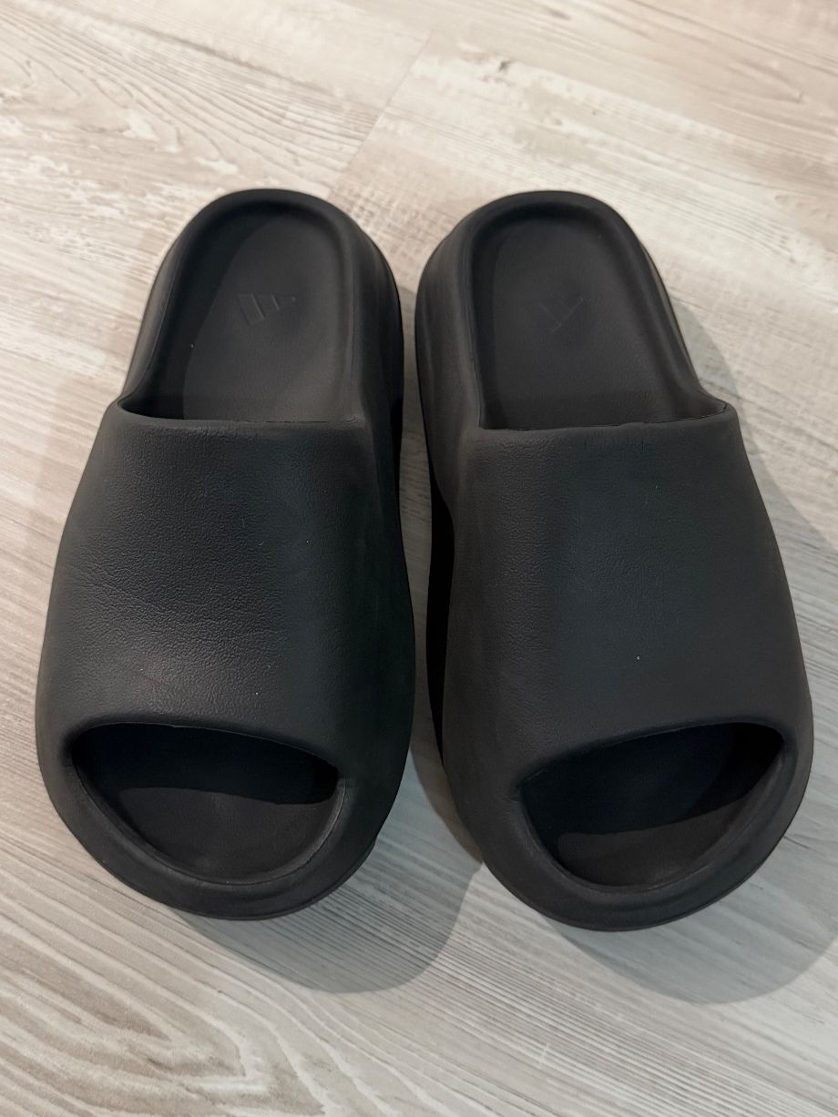 Adidas Herrenschuhe: Yeezy Slide – Gebraucht aus Court von Style_ambre 1