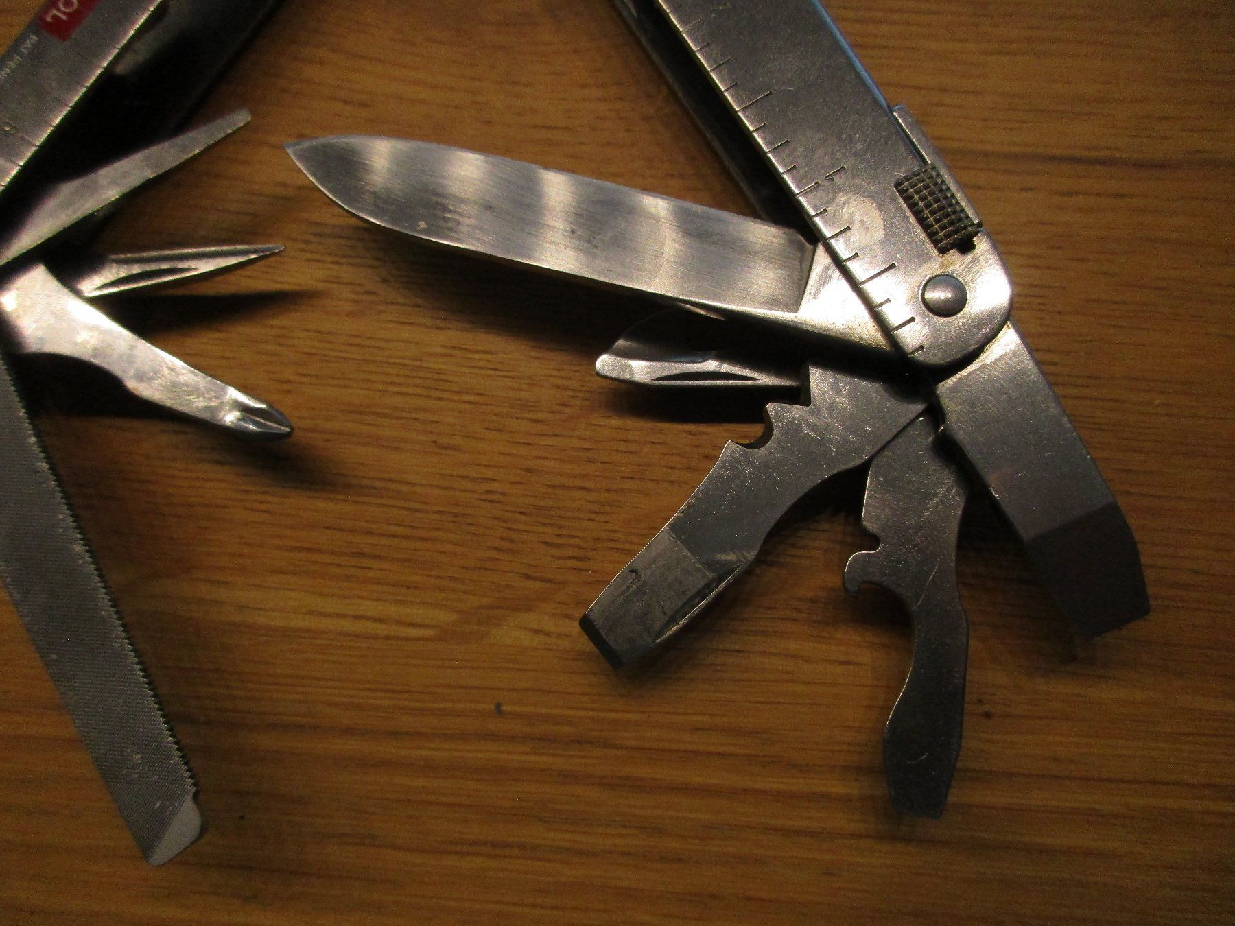 Victorinox Taschenmesser: Victorinox Multitool – Gebraucht aus Niederwil AG von Cembalo 7