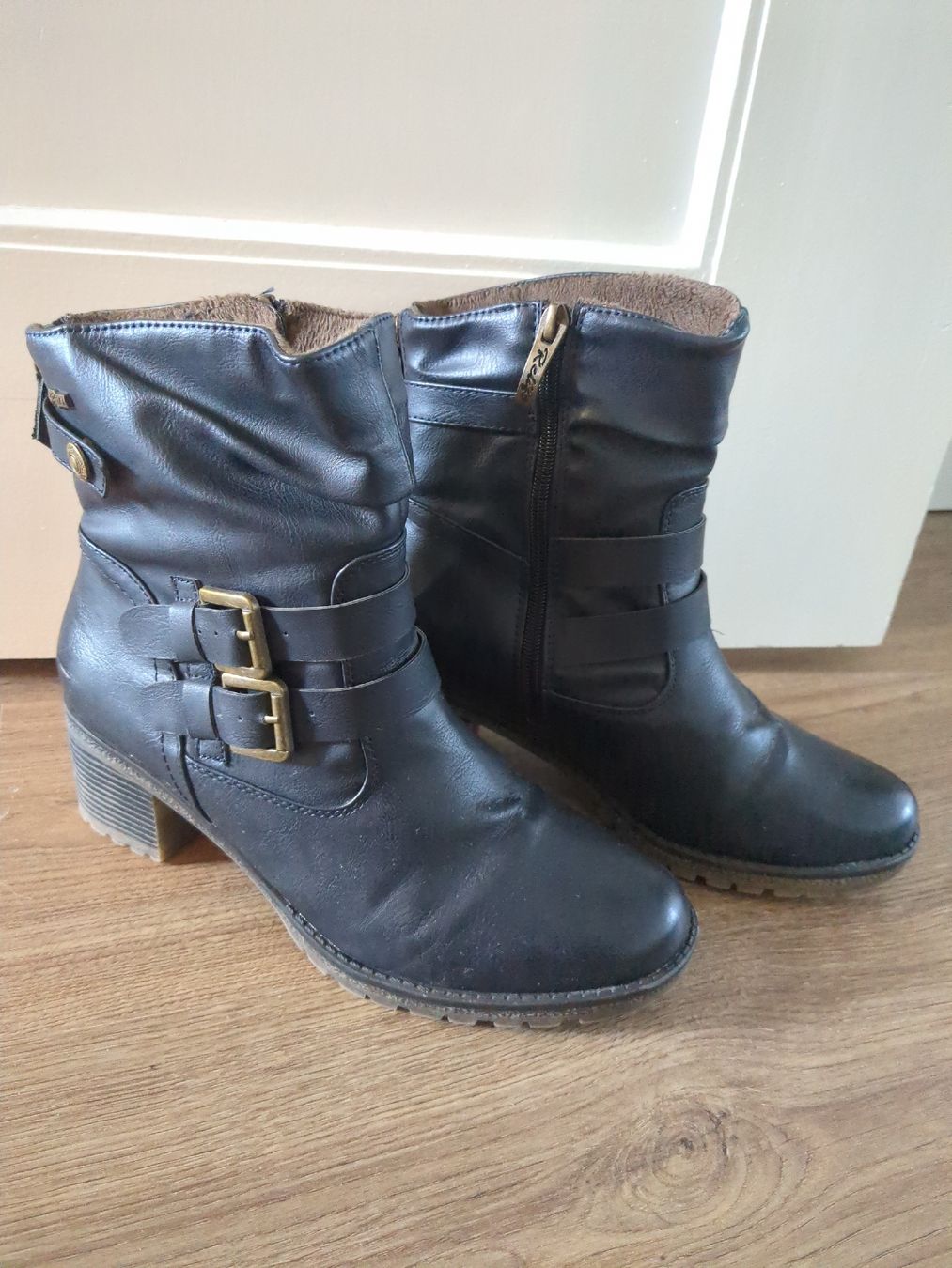 Damenschuhe: Stiefel Grösse 39 – Gebraucht aus St. Gallen von tj19