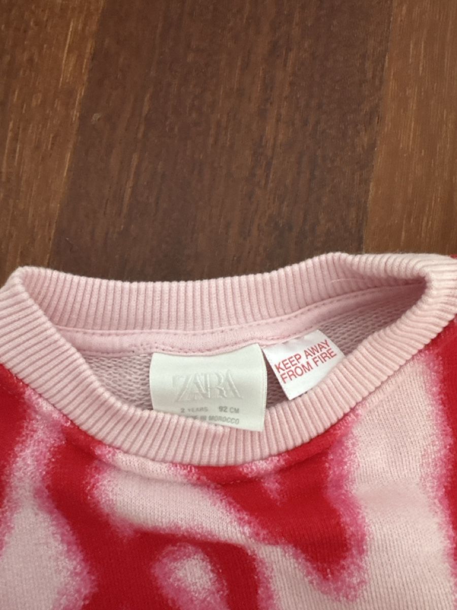 Zara Lotti & Set di vestiti: Zara Pullover Set, Gr. 92 (2 J.), Hello Kitty & Love – Usato da Hagendorn venduto da benjamin.peter 4