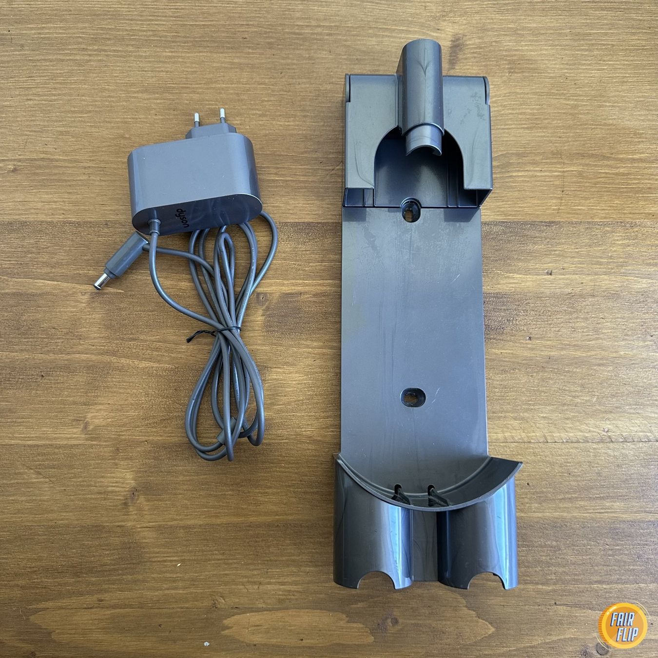 Caricabatterie: Dyson Ladestation mit Netzteil für V7 – Usato da Luzern venduto da fairflip