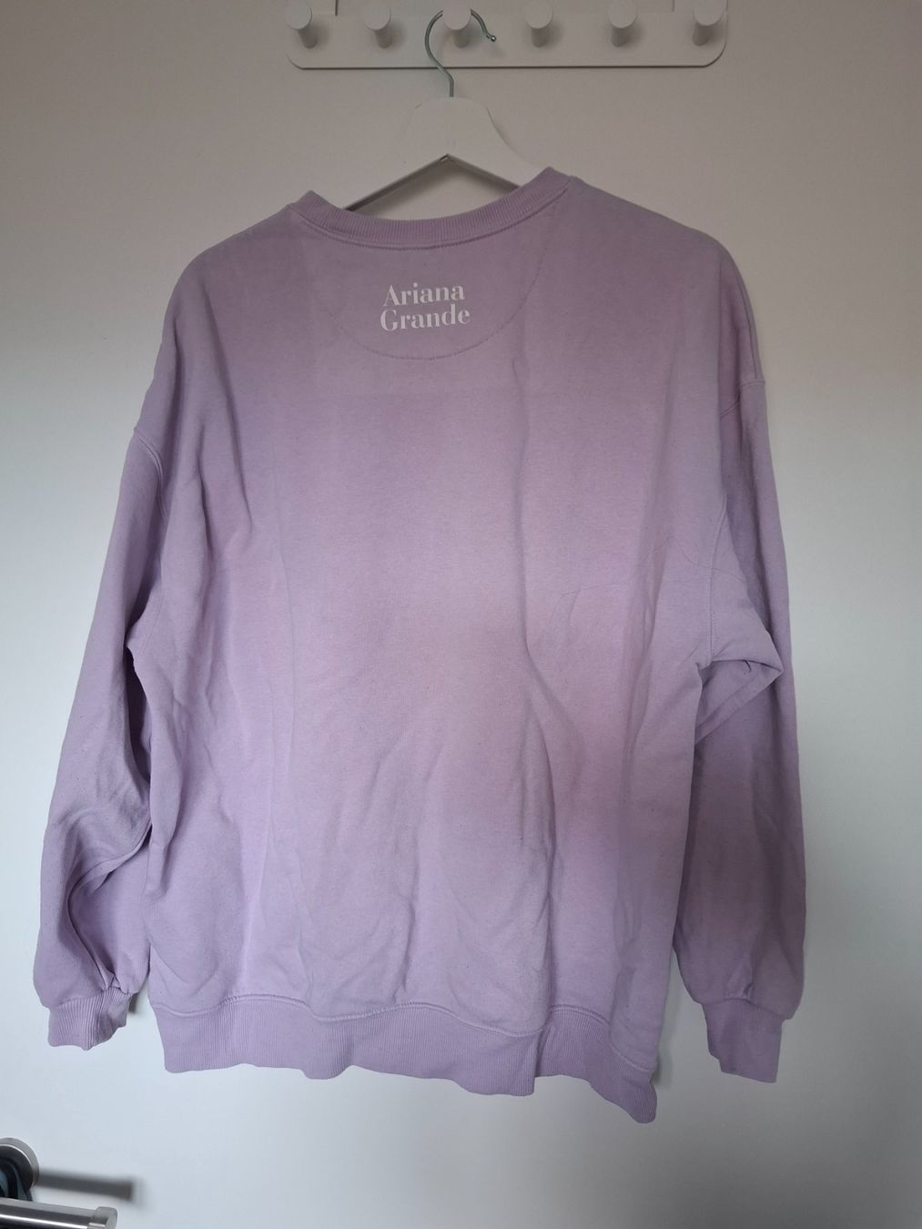 H&M Maglioni & Felpe: Violetter Ariana Grande Pullover von H&M – Usato da Dübendorf venduto da bia_j2zg 1